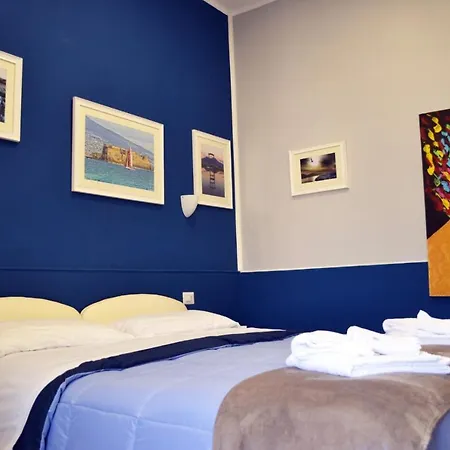 Il Viaggio Di Dante Historical Center Bed and Breakfast Νάπολη